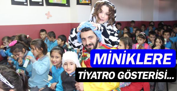 Hemşirelik Fakültesi öğrencilerinden miniklere tiyatro gösterisi